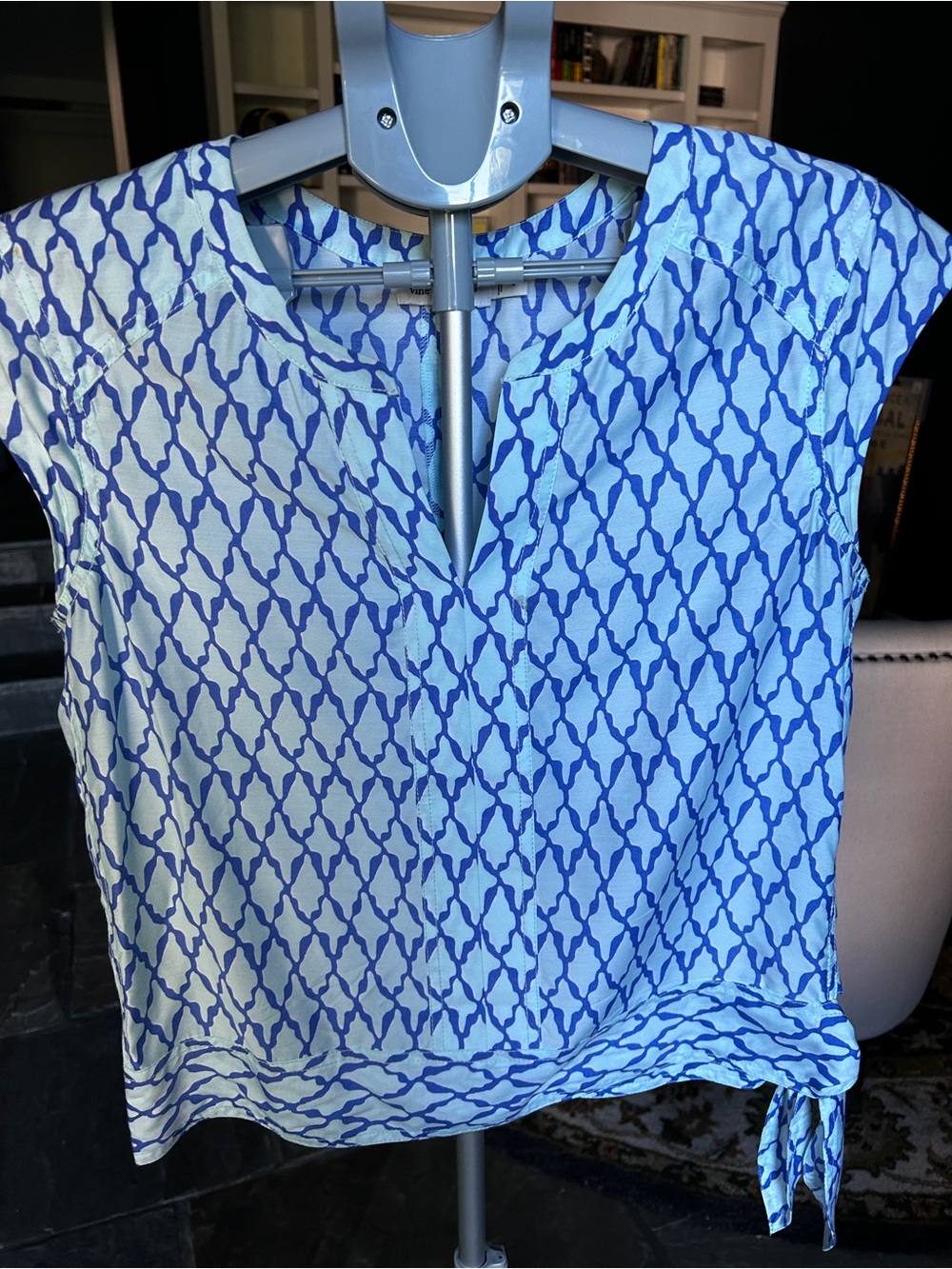 Vineyard Vines size 4 Blue Patterned Cap-Sleeve Tie-Hem Women's Top